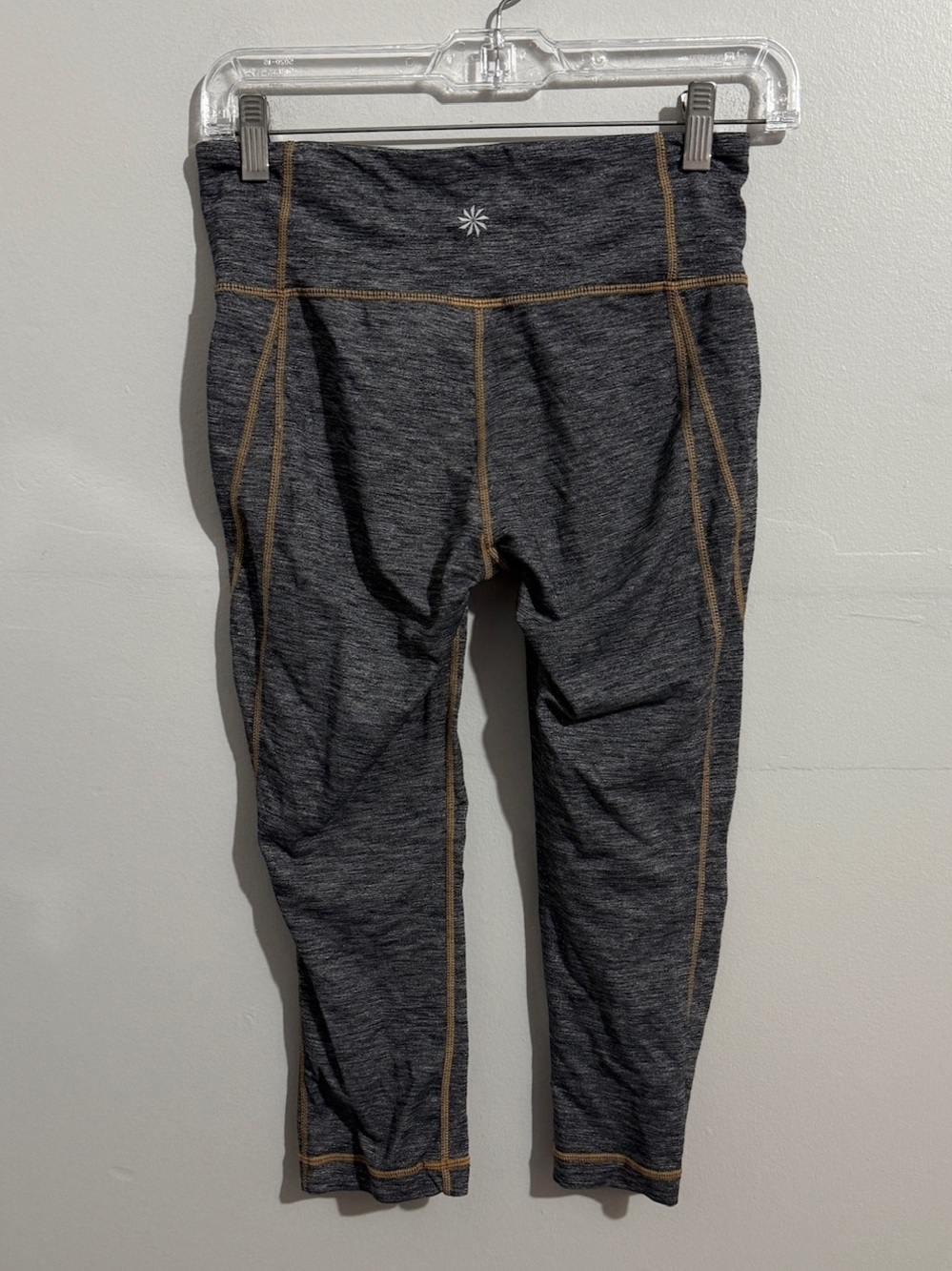 Athleta Revelation Leggings Womens Small Heather Gray Capri Yoga Contrast Stitch
